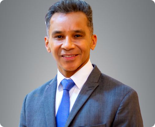 Foto do Dr. Arivaldo Meireles, um homem de meia-idade.